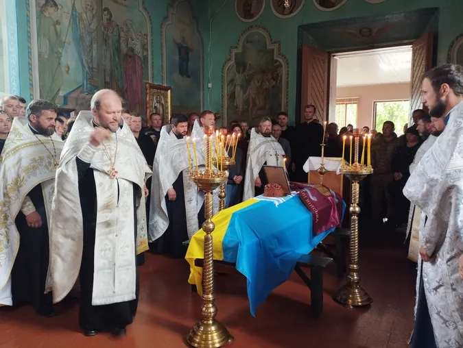 У Шацькій громаді поховали Героя Владислава Наумича (фото)