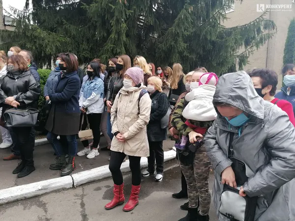 Луцький пологовий мітингує проти передачі корпусу  для COVID-19-пацієнтів