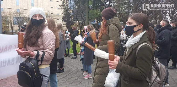 «Юра, виходь»: волинські підприємці страйкують під стінами поліції (фото, відео)
