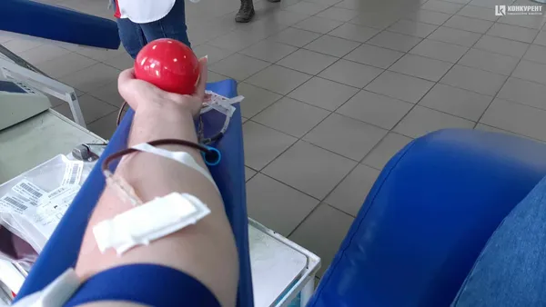 У вагітної дружини волинського командира виявили лейкемію: луцькі журналісти стали донорами крові для жінки (фото)