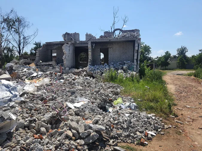 Луцькі волонтери показали модульні містечка, які зводять для людей, що втратили житло (відео)