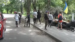 У Луцьку діти облаштували блокпост і планують збирати гроші на ЗСУ