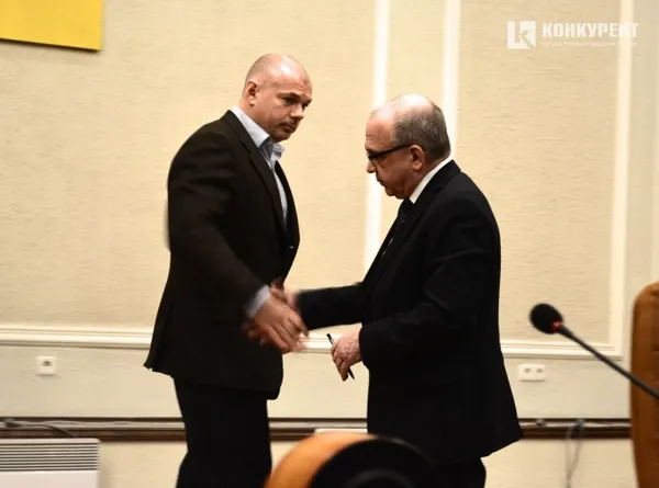 Мало яка сесія в обласній раді минала без напруження між головою ВОДА Володимиром Гунчиком та головою облради Ігорем Палицею