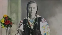 Чарівна панянка з косами: показали кольорове 100-річне фото дівчини з Волині