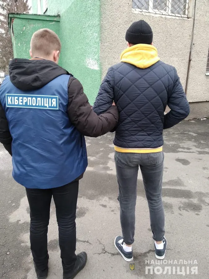 Волинські кіберполіцейські викрили 25-річного молодика, який «шаманив» із онлайн-банкінгом