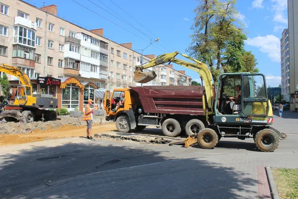 Відкриють у вересні: що коїться на перекритому проспекті Волі у Луцьку (фото)