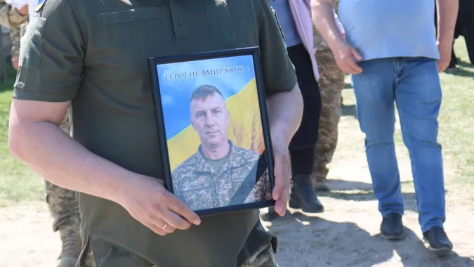 Чекали три з половиною роки: на Волині попрощалися з воїном Володимиром Забродоцьким (фото)