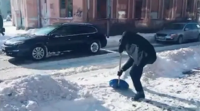 Депутатів – у двірники: у Луцьку обранців громади просять долучити до громадських робіт (петиція)