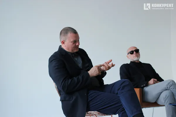 «До 58 я ще віджигав»: Іздрик у Луцьку презентував книжку зі своїми голими фото