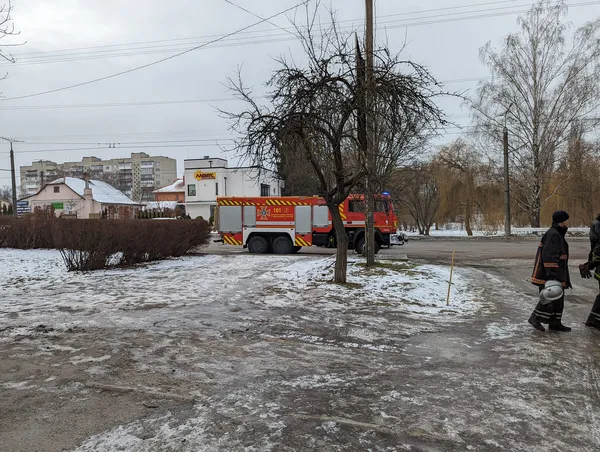 Загорівся матрац: у Луцьку гасили пожежу в гуртожитку (фото, відео)