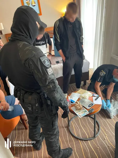 У Львові затримали експоліцейського з трьома кіло кокаїну (фото, відео)