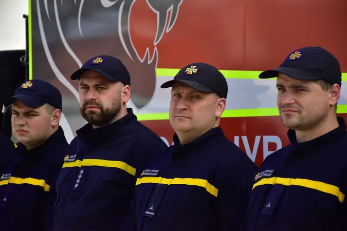Волинські піротехніки поїхали розміновувати Донеччину (фото)