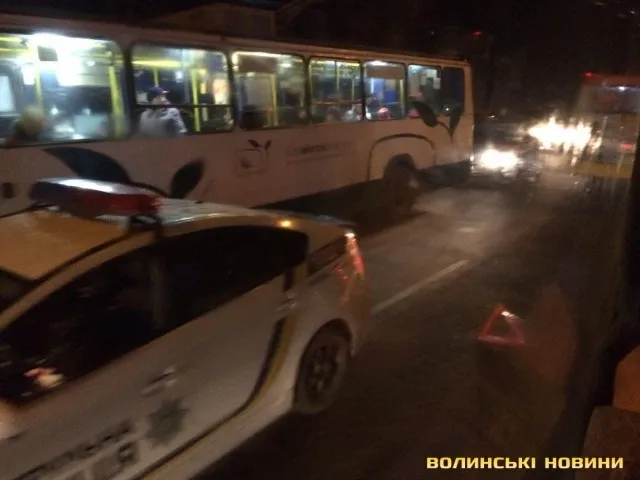 У Луцьку маршрутка збила жінку
