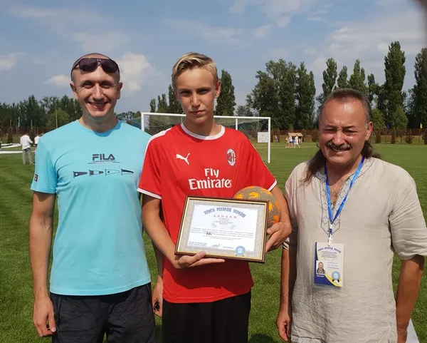 4161 раз: лучанин встановив рекорд з набивання м'яча (фото, відео)