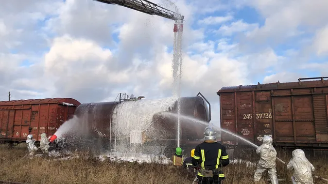 Багато піни та води: у Ковелі гасили вигадану пожежу (фото)