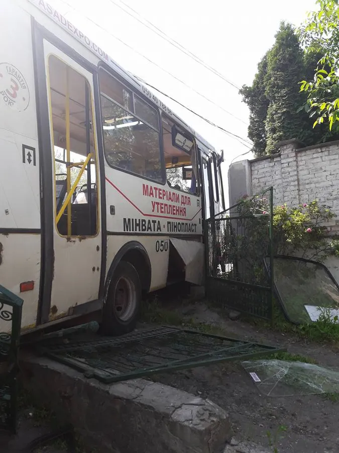 Причини аварії за участі маршрутки в Луцьку поки невідомі 