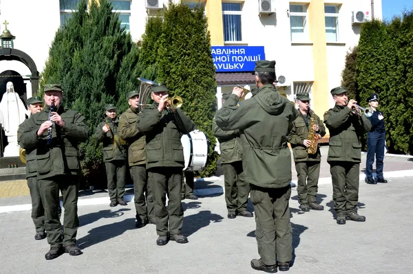 Нові патрульні поліцейські розповіли, як треба себе поводити на Пасху (фото)