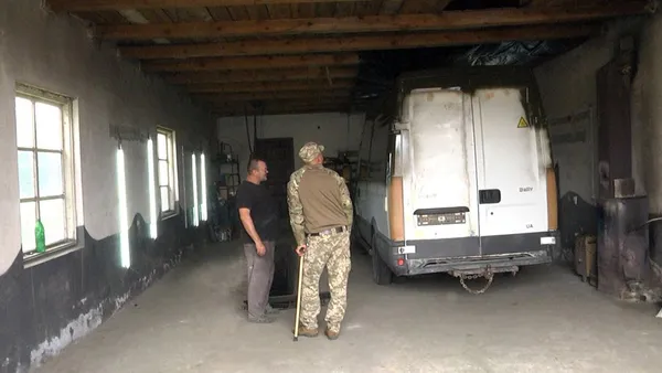 Автомайстер на Волині безплатно фарбує машини військових (відео)