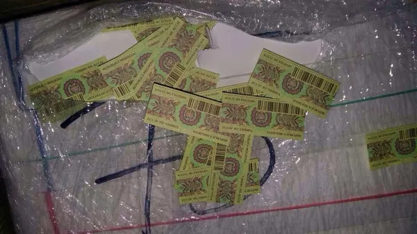 На «Новій пошті» в Луцьку знайшли більше мільйона фальшивих акцизних марок (фото)