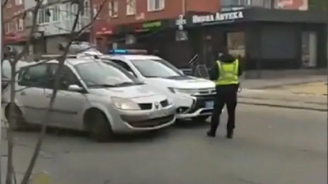 У Ковелі не поділили дорогу Renault і авто патрульних (відео)