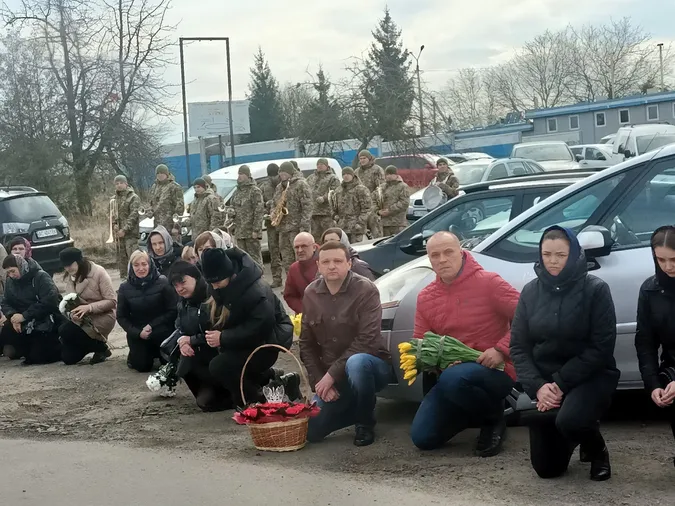 У Луцькому районі попрощалися із молодим воїном Станіславом Романенком (фото)