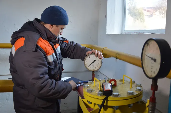 Чому він червоніє, або Яка якість газу у Луцьку (фото, відео, експеримент)