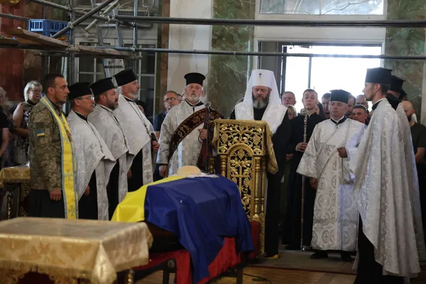 У Луцьку провели в останню путь загиблого захисника Олександра Мартинюка (фото)