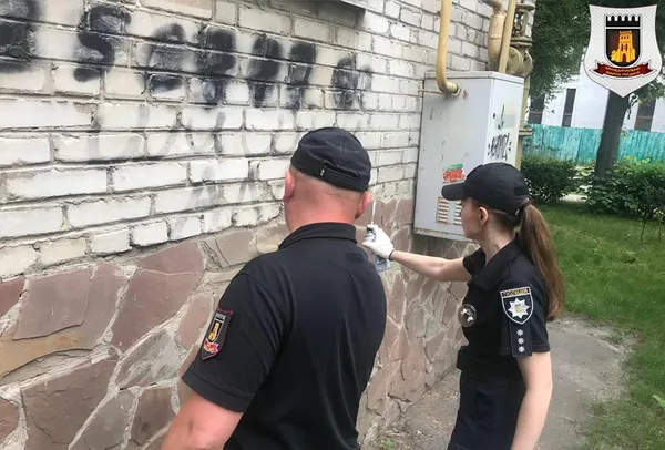 У Луцьку зафарбували інтернет-адреси, за якими продають наркотики (фото)