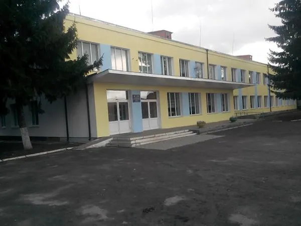 Учні княгининівської школи безкоштовно їздитимуть на навчання