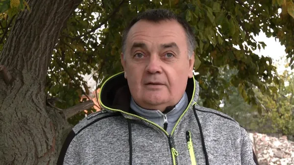 Без ремонту понад десять років: у Луцьку в одному з районів мешканці скаржаться на глибокі ями на дорозі (фото, відео)