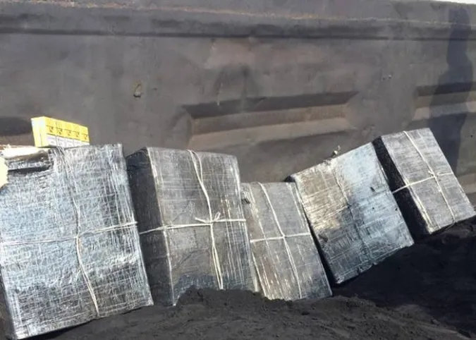 На Волині у вагоні з рудою собака винюхав сигарети
