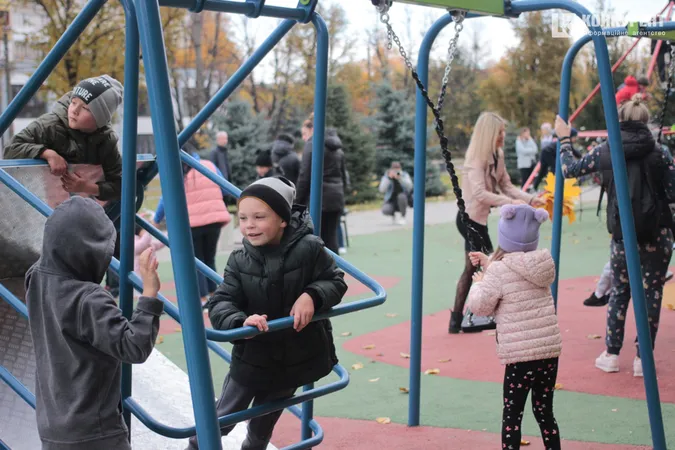 Показові виступи та сотні дітей: як у Луцьку відкривали урбан-парк (фото)