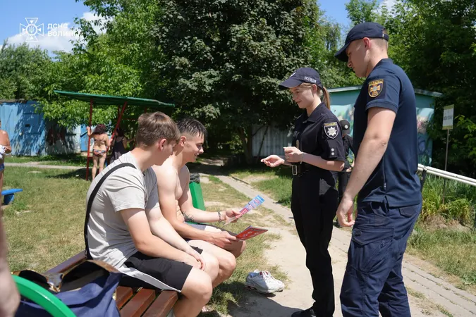 Попри заборону купаються: у Луцькому районі люди ігнорують правила