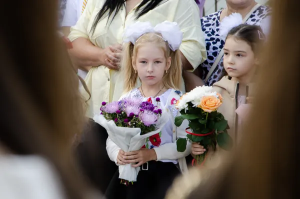 У Нововолинську відбулися урочисті лінійки для першачків і випускників (фото)