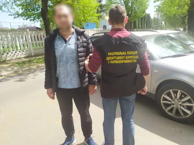 У Луцьку затримали чоловіка, який поштою отримував наркотики (фото)