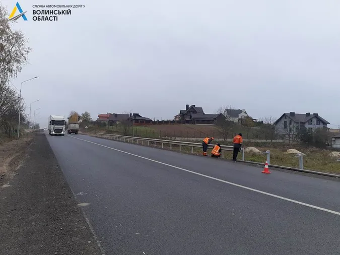 Як ремонтують дорогу між селами Струмівка і Підгайці (фото)