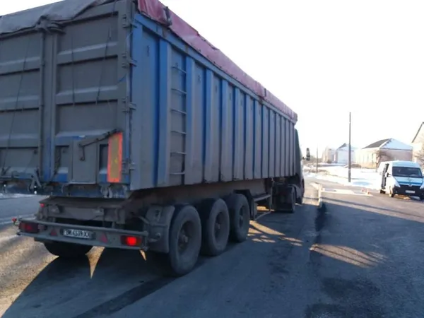 На Волині зловили перевантажене на 16 тонн авто, яким керував водій без прав (фото)