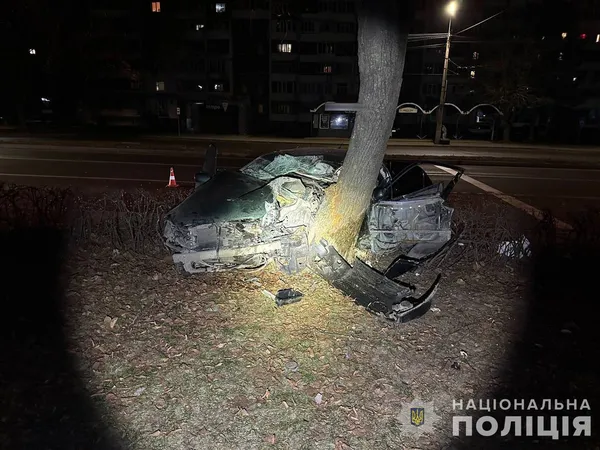 В моторошній аварії на Соборності у Луцьку постраждав 18-річний водій «лексуса» (фото)