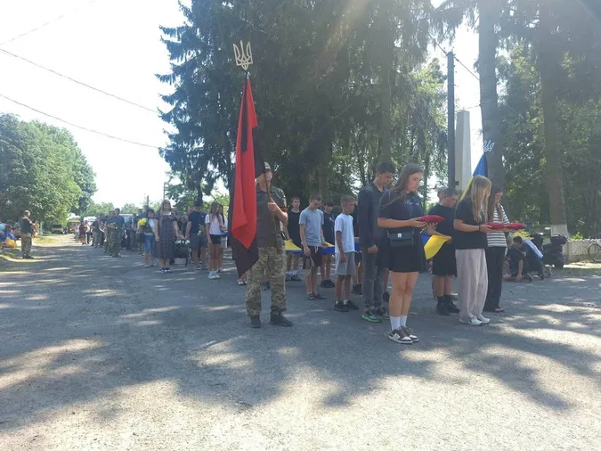 У громаді на Волині попрощалися із загиблим Захисником Богданом Рибіченком (фото)