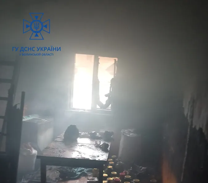 На Любомльщині пожежники врятували життя інваліду (фото)