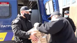 Патрульні Волині передали бійцям роти «Світязь» продукти першої необхідності