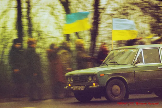 Луцький фотохудожник показав, яким був День злуки 29 років тому