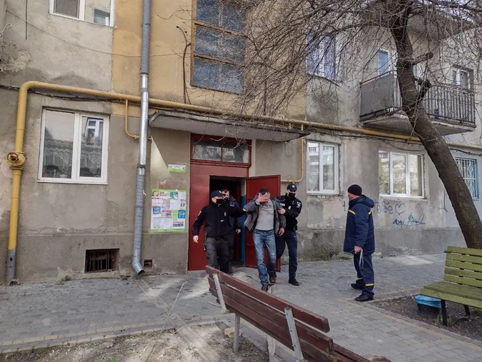 Необережність під час куріння: деталі пожежі в луцькій п’ятиповерхівці (фото)