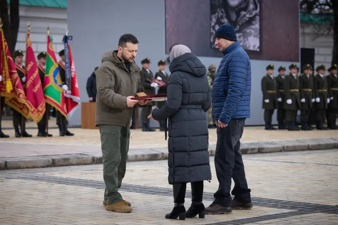 Президент вручив «Золоту Зірку» батькам загиблого волинянина (фото)