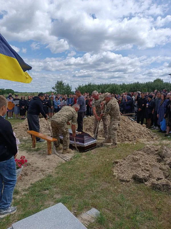 Загинув більше року тому: на Волині попрощалися з Володимиром Мажулою (фото)