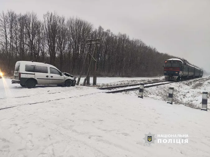 Під Луцьком зіткнулися потяг і легковик (фото)