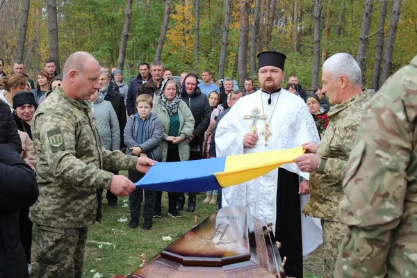«Я вже – волиняка»: Рожищенська громада попрощалася з воїном з Хмельниччини Миколою Мясковським (фото)