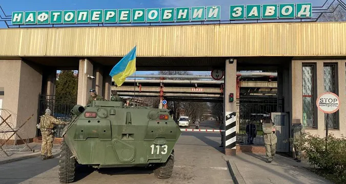 На Кременчуцькому НПЗ проходять обшуки (фото)