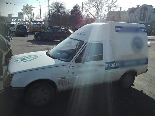 Аварія в Луцьку: чотири побиті автомобілі через один неправильний рух