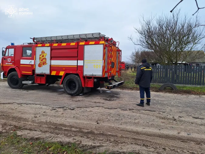 Необережне куріння і замикання електромережі: на Волині горіли три будинки (фото)